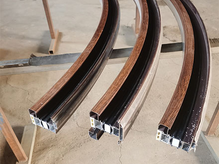 通辽断桥铝弯弧